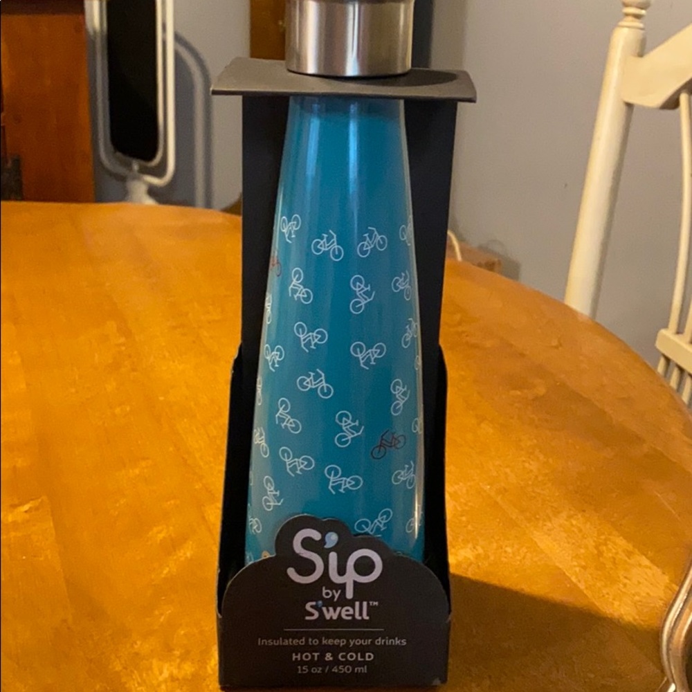 Swell water bottle